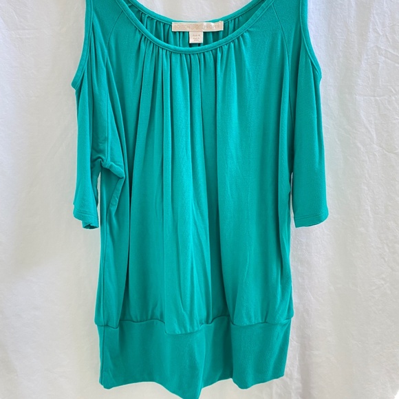 Women's Top Cold-Shoulder  Size: Medium - Picture 7 of 7
